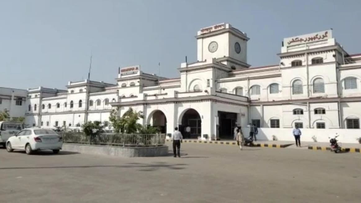 Railway News: पैंट्री कार में आग लगने पर  अब तुरंत पाया जा सकेगा काबू, रेलवे ने तैयार किया यह खास सिस्टम