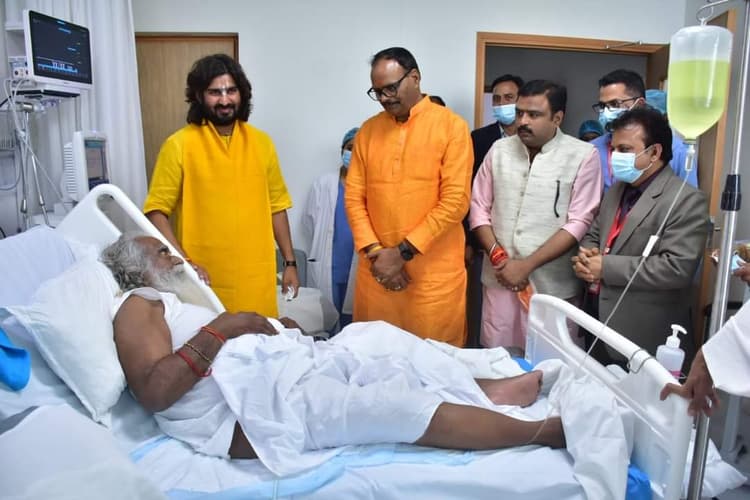महंत नृत्य गोपाल दास से मिलने मेदांता अस्पताल पहुंचे डिप्टी सीएम ब्रजेश पाठक, डॉक्टरों की टीम से जाना हाल
