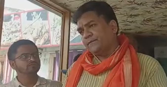 वाराणसी पहुंचे पूर्व विधायक कपिल मिश्रा, बोले- देश में कैंसर के समान हैं बांग्लादेशी और रोहिंग्या