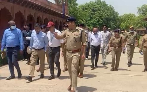 Agra News: एडीजी विनोद कुमार ने ताजमहल की सुरक्षा व्यवस्था का लिया जायजा, दिये ये निर्देश