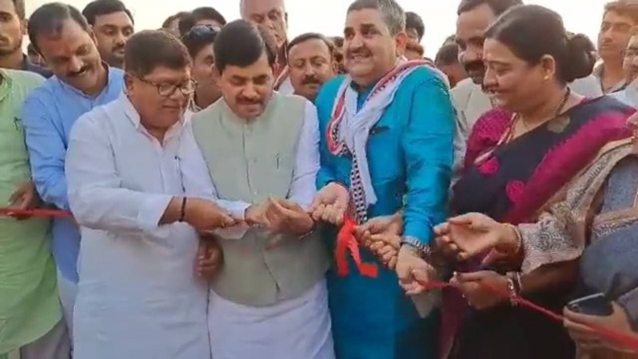 Bihar: जब शाहनवाज हुसैन फीता खोलने में फंसे तो मंत्री रामसूरत राय ने ताकत लगाकर तोड़ा, जानें पूरा मामला