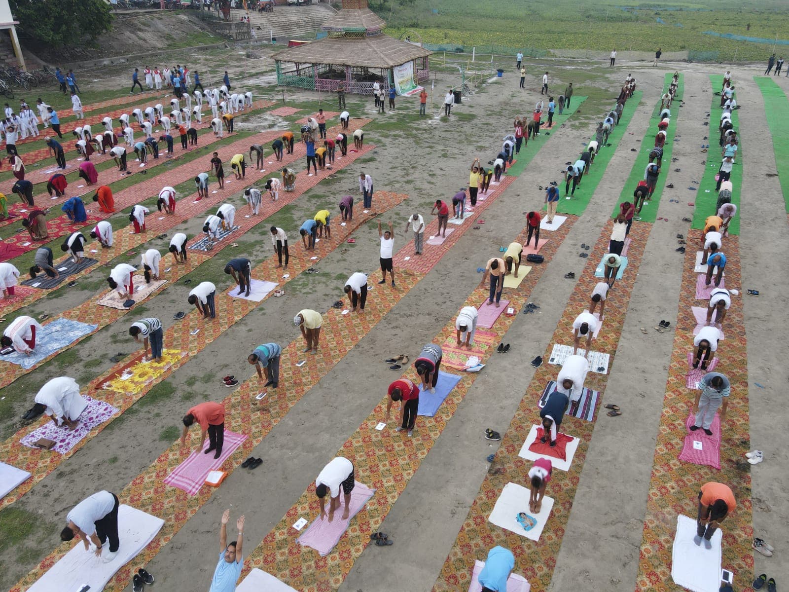 Jharkhand: साहेबगंज के ओझा टोली घाट में हुआ योग का शानदार कार्यक्रम, योगाभ्यास में लोगों ने दिखाई रुचि