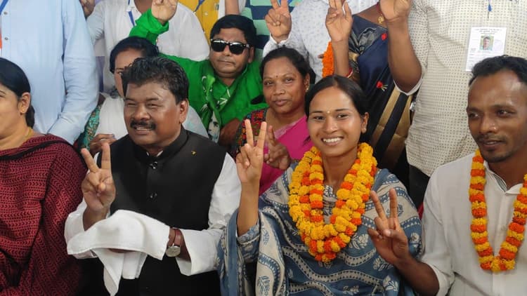 Mandar By-Election: कांग्रेस प्रत्याशी शिल्पी नेहा तिर्की थर्ड राउंड की काउंटिंग से बनायी बढ़त,रखी बरकरार