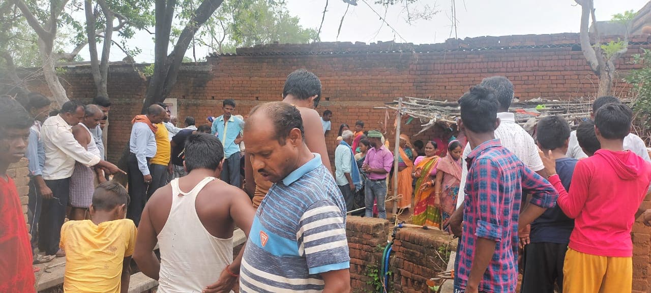 Jharkhand: ऑटो चोरी कर भाग रहे दो चोरों को ग्रामीणों ने पकड़ा, बचने के चक्कर में कुएं में लगाई छलांग