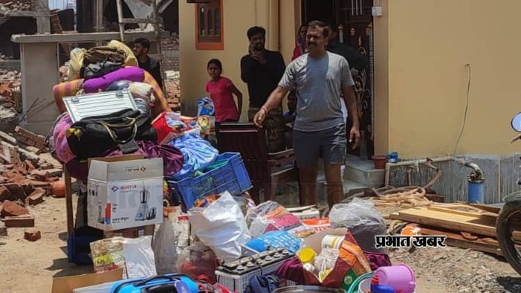 Patna rajiv nagar Photo: राजीव नगर में बुल्डोज़र को लेकर विरोध, घर छोर कर जाते दिखे लोग