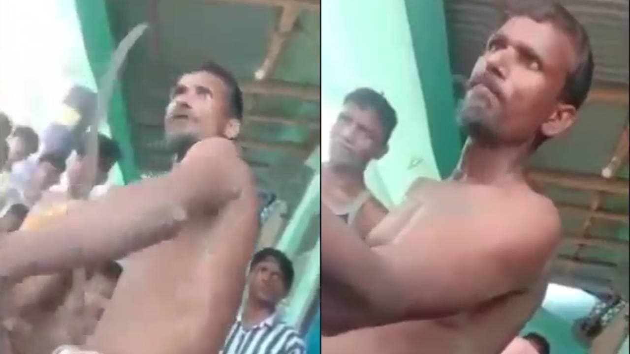 अररिया में पोशाक और किताब की राशि नहीं मिली तो हेडमास्टर को धमकाने तलवार लेकर पहुंचे अभिभावक, Video Viral