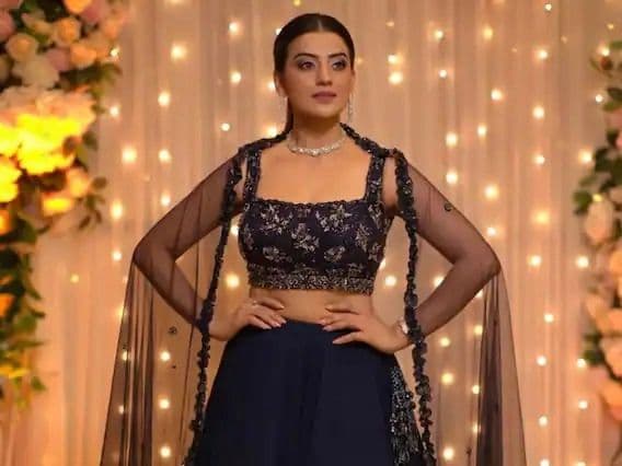 Bhojpuri Film: Akshara Singh Traditional Look में ढाया कहर, देखें अक्षरा सिंह के कातिलाना अंदाज के फोटो