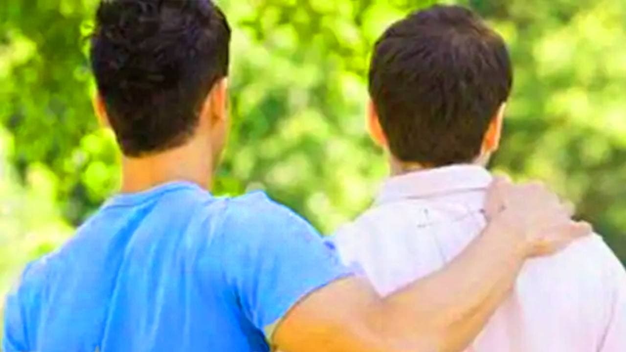मोकामा में दो युवकों ने मंदिर में रचाई शादी, कहा- कोई कितनी भी कोशिश कर ले हम अलग नहीं होंगे