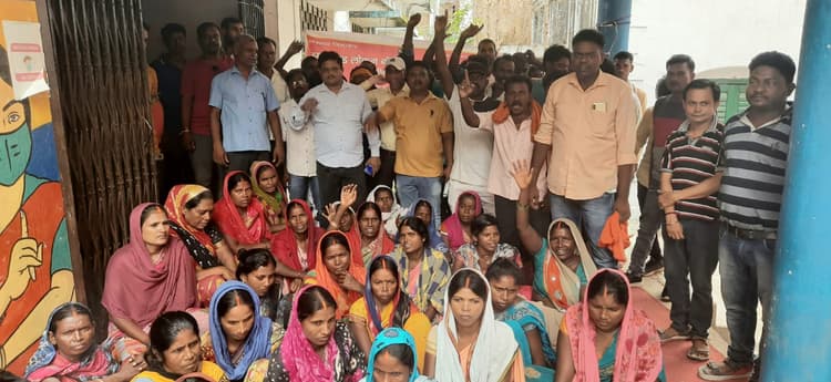 Jharkhand: मेदिनीनगर निगम कर्मियों की तीन दिवसीय हड़ताल शुरू, सफाई व्यवस्था चरमरायी