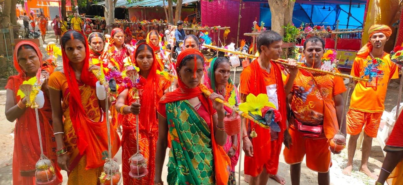 Shravani Mela 2022 LIVE: कांवरिया पथ पर मौसम हुआ सुहाना, शिवभक्तों में दिखा गजब का उत्साह, देखें तस्वीरें