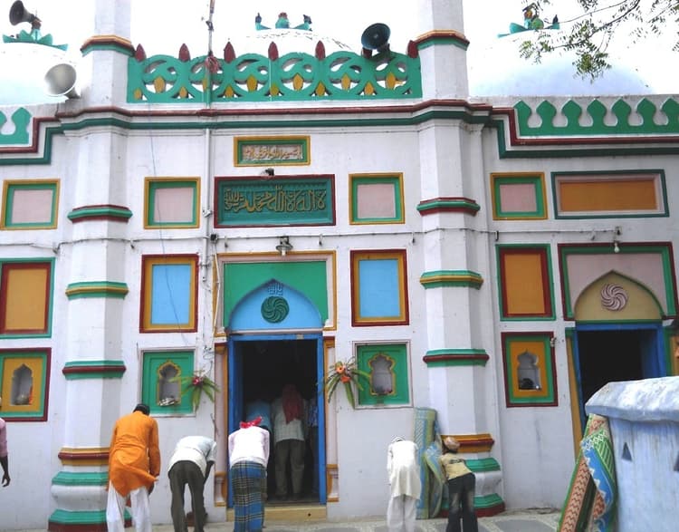 Shravani Mela: मस्जिद से मांगी जाती है कांवरियों के लिए खास दुआ,तो सावन में कांवरिया भी करते हैं चादरपोशी