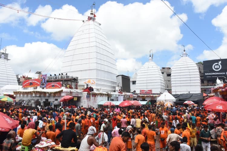 Jharkhand: देवघर में 76 हजार से अधिक कांवरियों ने भोलेनाथ पर किया जलाभिषेक