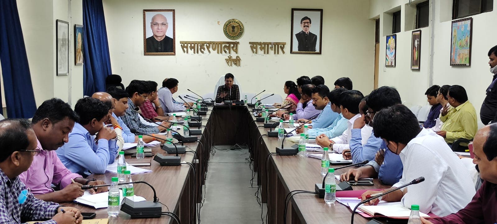 भूमि अधिग्रहण-हस्तांतरण को लेकर रांची डीसी ने की बैठक, कहा मुआवजा राशि का तत्काल करें वितरण