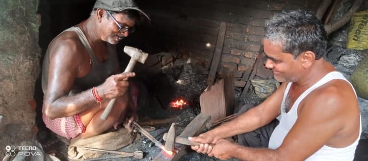 Special Story: अफ्रीका तक थी सिल्ली के लौहे से बने औजारों की मांग, अब अस्तित्व बचाने को कर रहा संघर्ष