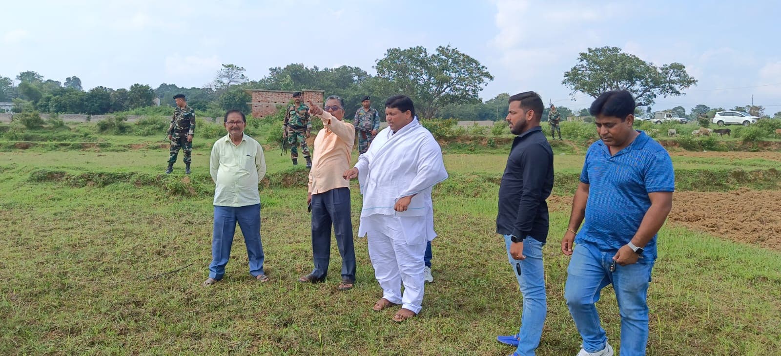 कृषि मंत्री बादल पत्रलेख ने खूंटी में सूखे की स्थिति का लिया जायजा, औसत से कम बारिश को बताया चिंताजनक