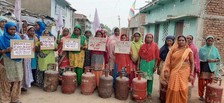 बोकारो के गोमिया में एपवा ने निकाला प्रतिरोध मार्च, 15 अक्टूबर को रांची में होगा राज्य सम्मेलन