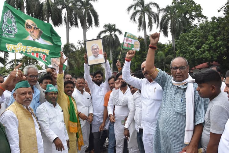 बाकी त ठीक बा,पर ई बताव गृह विभाग हमनी के मिलल की ना, शपथ ग्रहण के बाद कुछ ऐसा दिखा नजारा