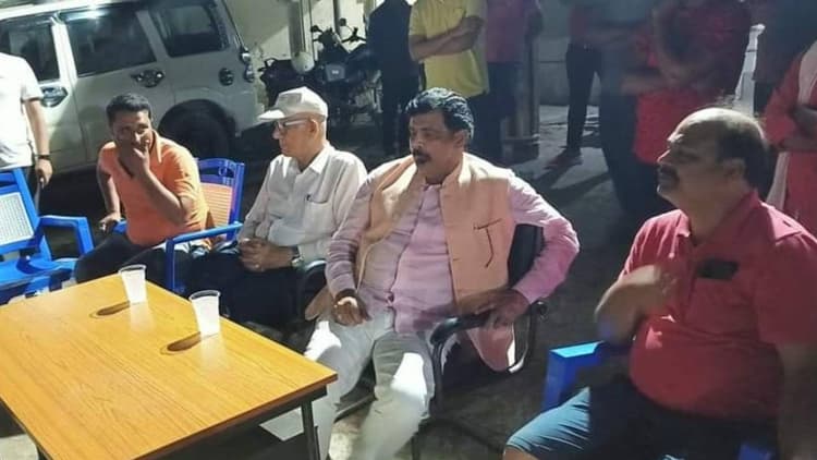 जेल में बंद बाहुबली आनंद मोहन का तफरीह करते एक और फोटो आया सामने, जानें क्या है पूरा मामला..