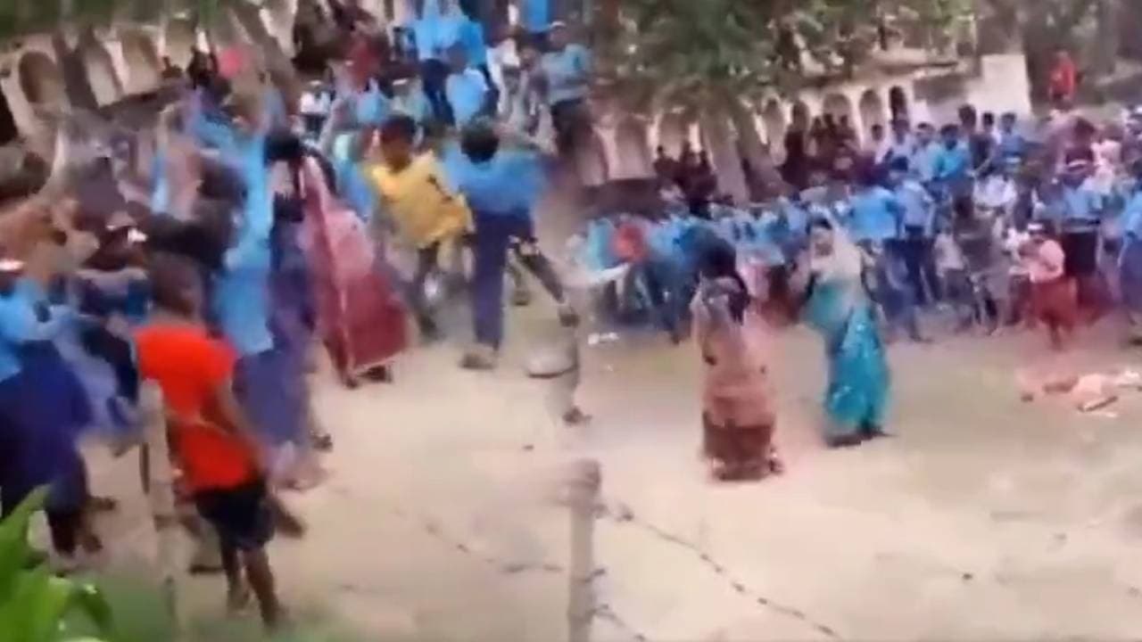 नवादा के स्कूल में स्वतंत्रता दिवस पर लहरिया लूटा ए राजा... पर नाचे शिक्षक और छात्र, देखें वीडियो
