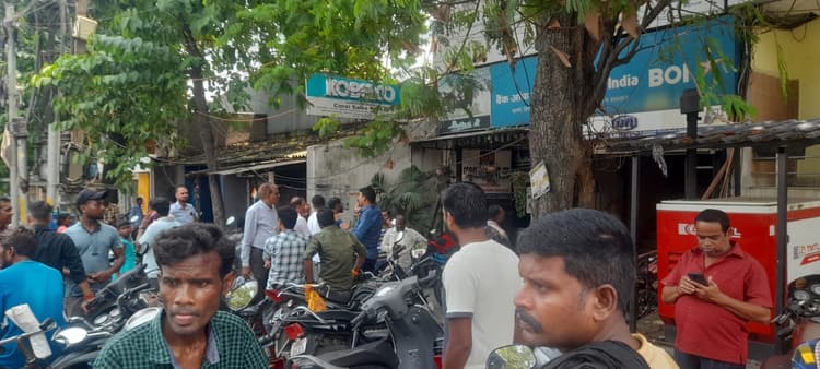 सीबीआई अफसर बनकर बैंक से 35 लाख लूटे, ताला लगा हुए फरार