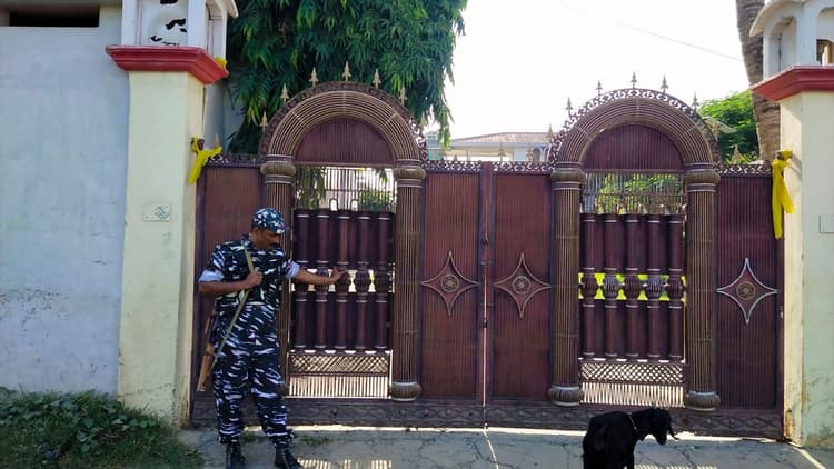 Bihar में फ्लोर टेस्ट से पहले RJD के 5 नेता CBI के रडार पर, पटना समेत कुल 24 ठिकानों पर हुई छापेमारी