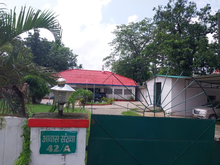 RJD MP का बंद आलमारी खोलेगा राज, जानें  CBI टीम को अहमद अशफाक करीम के कितने ठिकाने पर चल रही छापेमारी