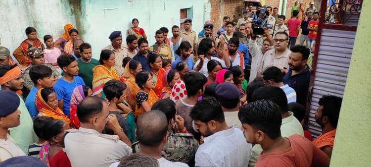 दुमका के बेदिया घाट में हुआ अंकिता का अंतिम संस्कार, दादा अनिल सिंह ने दी मुखाग्नि