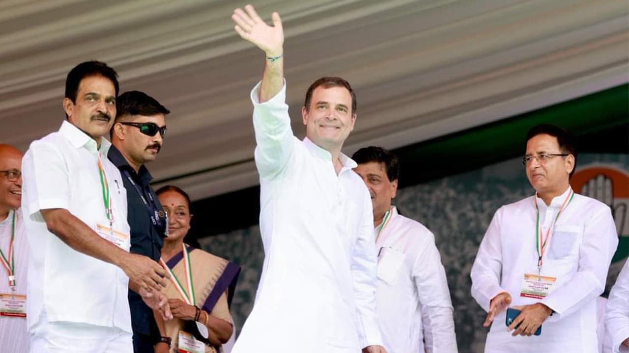 कांग्रेस की हल्ला बोल रैली में उमड़ी भीड़, राहुल गांधी बोले- BJP-RSS देश में डर और नफरत पैदा कर रहे हैं