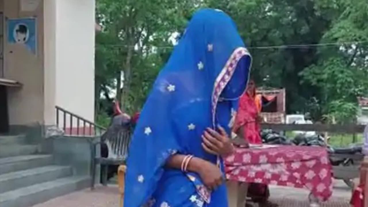 गैंगरेप पीड़िता से शादी के बाद भी आरोपी संबंध बनाना चाहता था, विरोध करने वायरल किया वीडियो