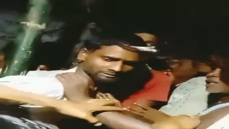 Bihar: पूर्णिया के जानकी नगर में बाइक छीनकर भाग रहे थे छह अपराधी, ग्रामीणों ने ऐसे पकड़ा