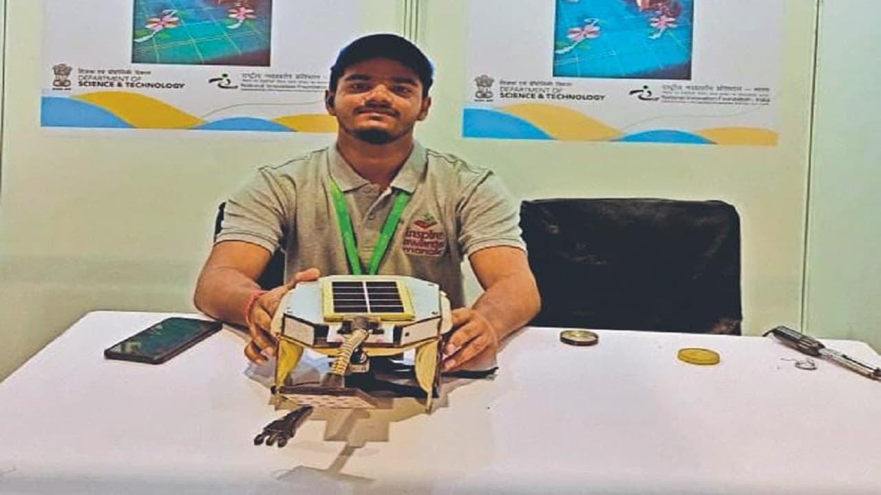 Inspire Award: सूरज की बहुउद्देशीय टोपी राष्ट्रीय प्रदर्शनी में बिखेर रही जलवा, जाने क्यों है खास