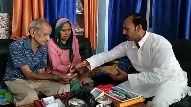 Pitru Paksh : निर्धन दंपति के सपने में आते थे पूर्वज, मोक्षधाम में उद्धारक बने पित्तल किवाड़ वाले पंडाजी