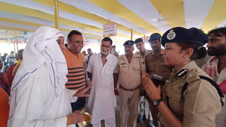 पितृपक्ष मेला 2022: ऐसा क्या हुआ की पिंडदानी के सामने SSP को जोड़ना पड़ा हाथ,जानने के लिए क्लिक करें यहां