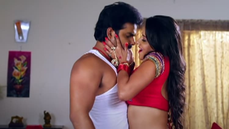 Bhojpuri Song: मोनालिसा और पवन सिंह का बोल्ड गाना 'मुआई दिहला राजाजी' हुआ वायरल, देखिए Video