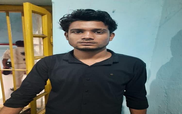 Jamui में कुख्यात अपराधी को पुलिस ले जा रही थी कोर्ट, ढीली थी हथकड़ी, खोलकर हो गया फरार