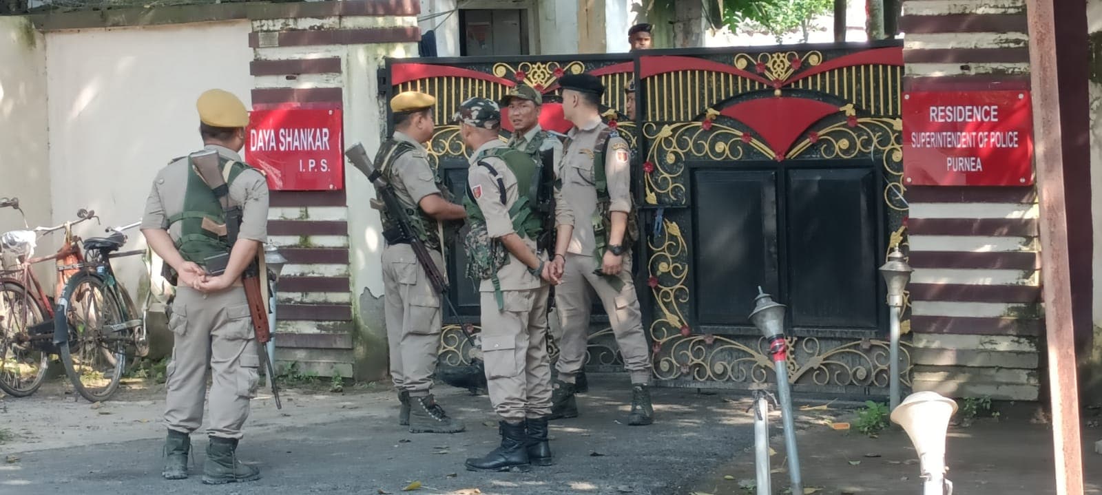 पूर्णिया एसपी दयाशंकर के आवास पर छापेमारी,  लाखों का कैश और करोड़ों रुपये की अवैध संपत्ति बरामद