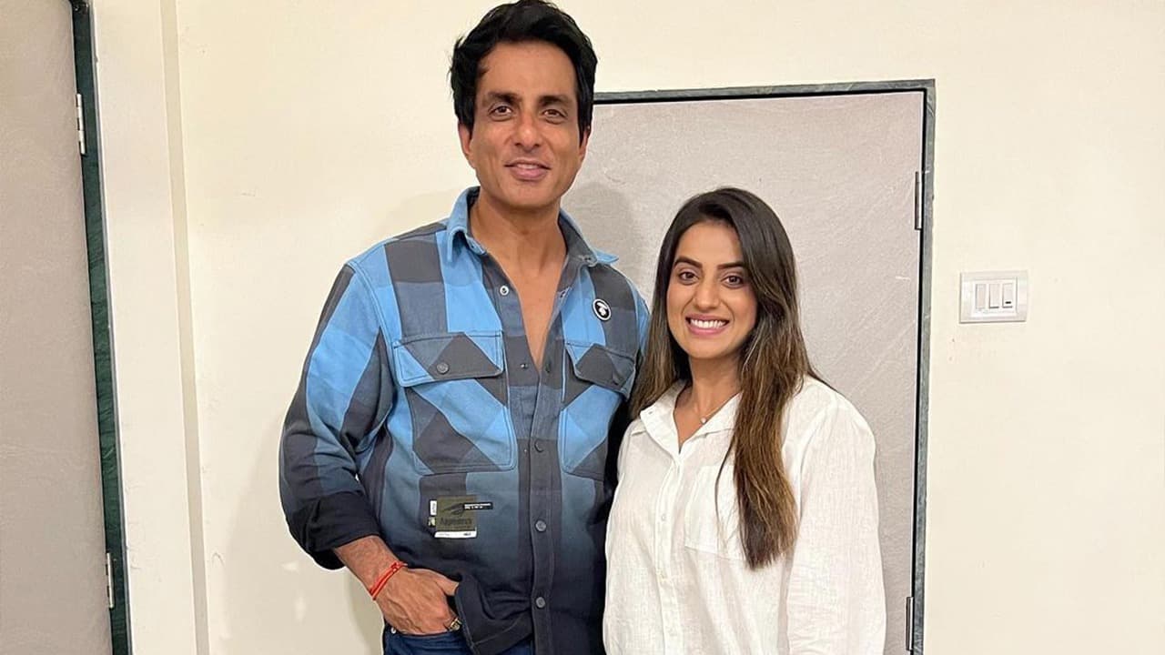 अक्षरा सिंह ने रत्नाकर सिंह के बाद सोनू सूद के साथ शेयर किया फोटो, जानें, भोजपुरी क्वीन का   प्लान?