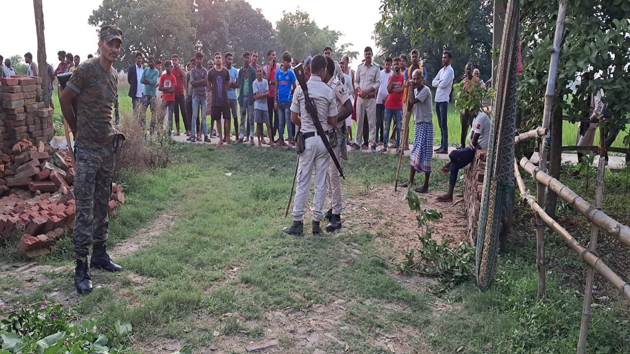 ‍Bihar: औरंगाबाद में धारदार हथियार से चाचा ने भतीजे को मारा, पेड़ काटने को लेकर हुआ था विवाद