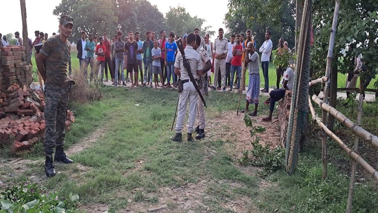 ‍Bihar: औरंगाबाद में धारदार हथियार से चाचा ने भतीजे को मारा, पेड़ काटने को लेकर हुआ था विवाद