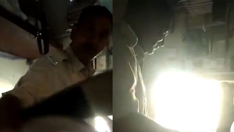 Viral Video : कटिहार जा रही ट्रेन में TTE ने मांगा टिकट, तो जीआरपी के सिपाही ने बेल्ट से कर दी पिटाई