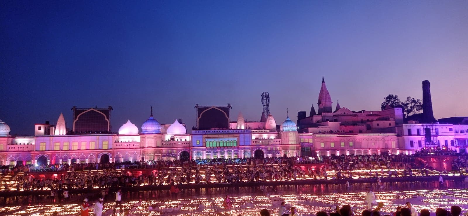 PM Modi Ayodhya Deepotsav LIVE: दीपोत्‍सव में 15.76 लाख दीये जलाने का नया र‍िकॉर्ड, PM देख रहे लेजर शो