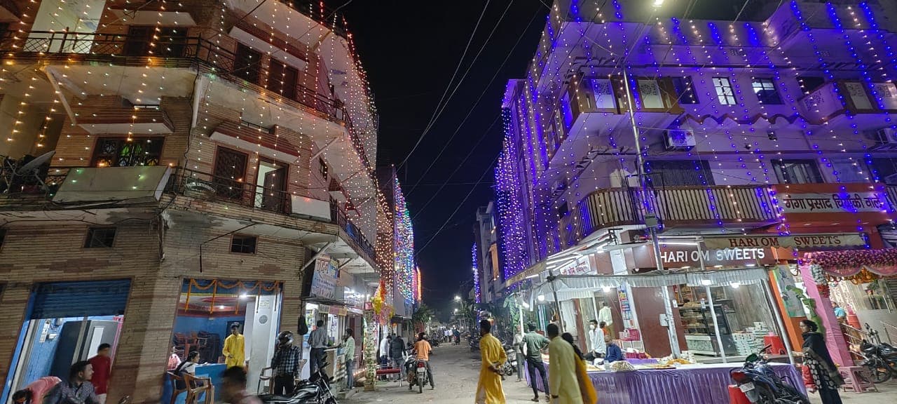 पलामू के मेदिनीनगर में खूब मनी दिवाली, कहीं लक्ष्मी तो कहीं काली पूजा की धूम