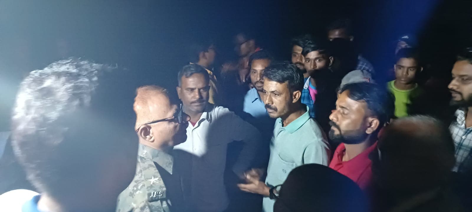 धनबाद के जोड़ा पोखर में मूर्ति विसर्जन के दौरान धार्मिक नारेबाजी के बाद हिंसक झड़प, कई लोग हुए घायल