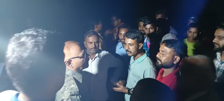 धनबाद के जोड़ा पोखर में मूर्ति विसर्जन के दौरान धार्मिक नारेबाजी के बाद हिंसक झड़प, कई लोग हुए घायल