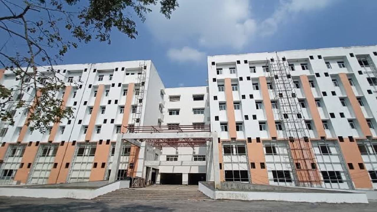 DMCH: राम भरोसे हो रहा सुपर स्पेशलिटी अस्पताल का निर्माण, एक बार फिर बढ़ा दी गयी कार्य पूर्ण करने की तिथि