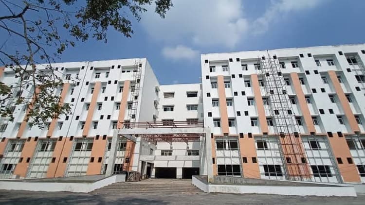 DMCH: राम भरोसे हो रहा सुपर स्पेशलिटी अस्पताल का निर्माण, एक बार फिर बढ़ा दी गयी कार्य पूर्ण करने की तिथि