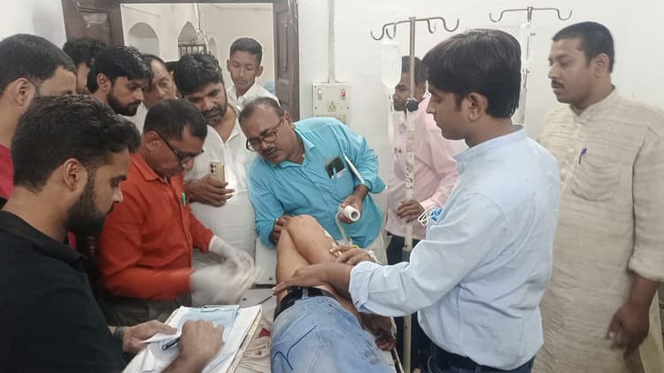 Siwan: 10 लाख रंगदारी नहीं देने पर बेखौफ अपराधियों ने कपड़ा व्यवसाई को मारी गोली, इलाके में खौफ