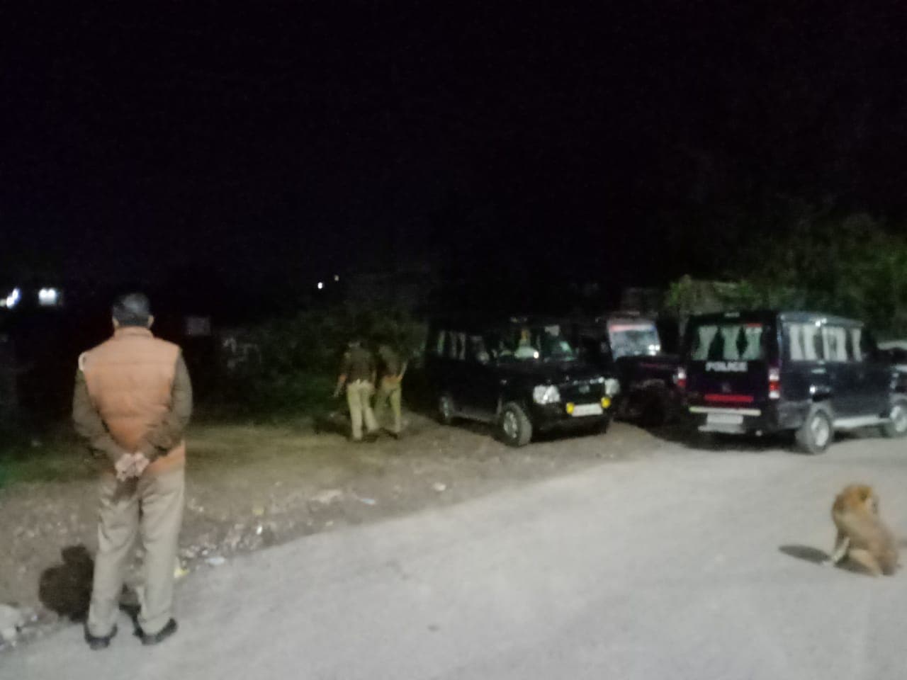 Agra: पुलिस ने खाली प्लॉट से भारी मात्रा में गांजे की खेप पकड़ी, तीन गिरफ्तार, इलाके में होनी थी सप्लाई