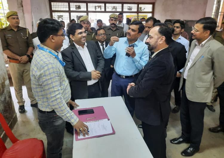 Aligarh News: अलीगढ़ की लोक अदालत में 56 हजार से अधिक मामले निपटे, 23 करोड़ से अधिक की वसूली