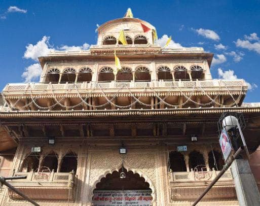 Mathura News: बांके बिहारी मंदिर में दर्शन के समय को लेकर कोर्ट  में याचिका दाखिल, आज आ सकता है फैसला